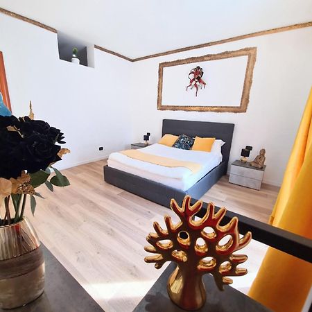 Luxury Flat In Center By The Sea Apartment Bari Bagian luar foto